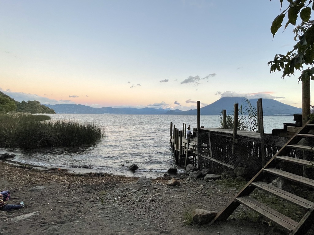 Lago d'Atitlan mit Blick auf den Vulkan
